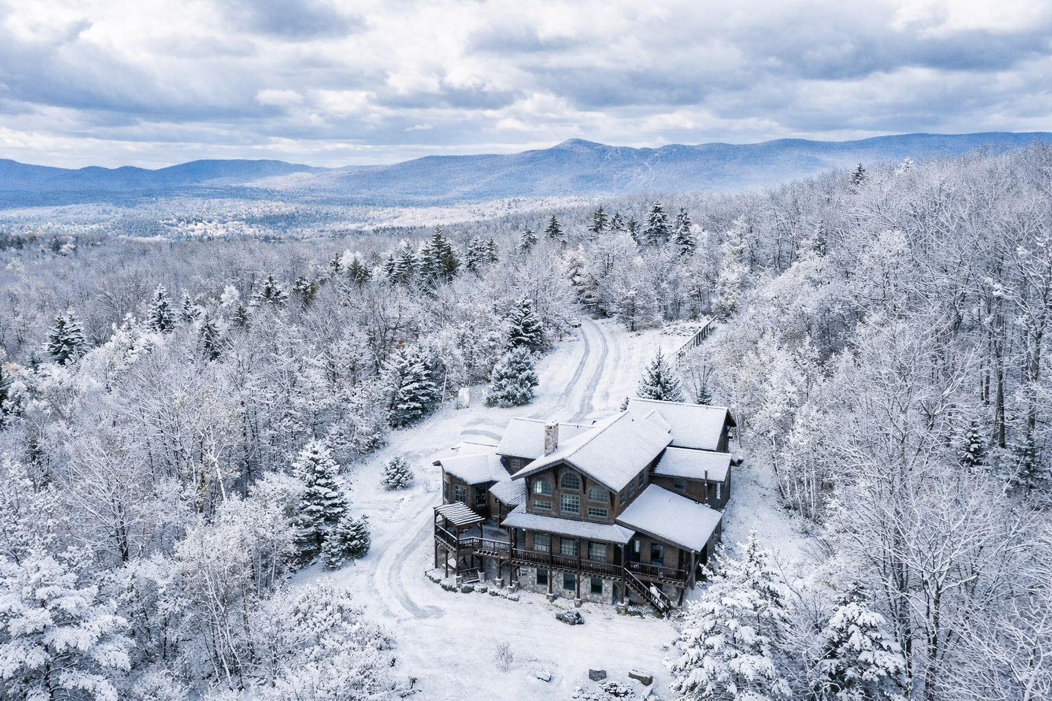 New! Most Luxurious 7BRs Mountain Estate, with waterfall Hot Tub!